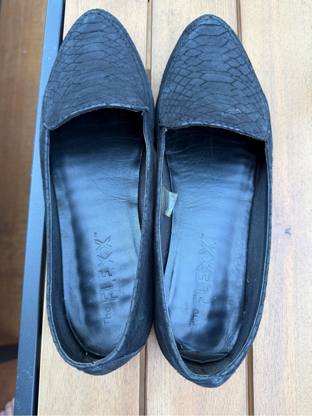 THE FLEXX Black Textured Pointed-Toe Loafers women’s size 10